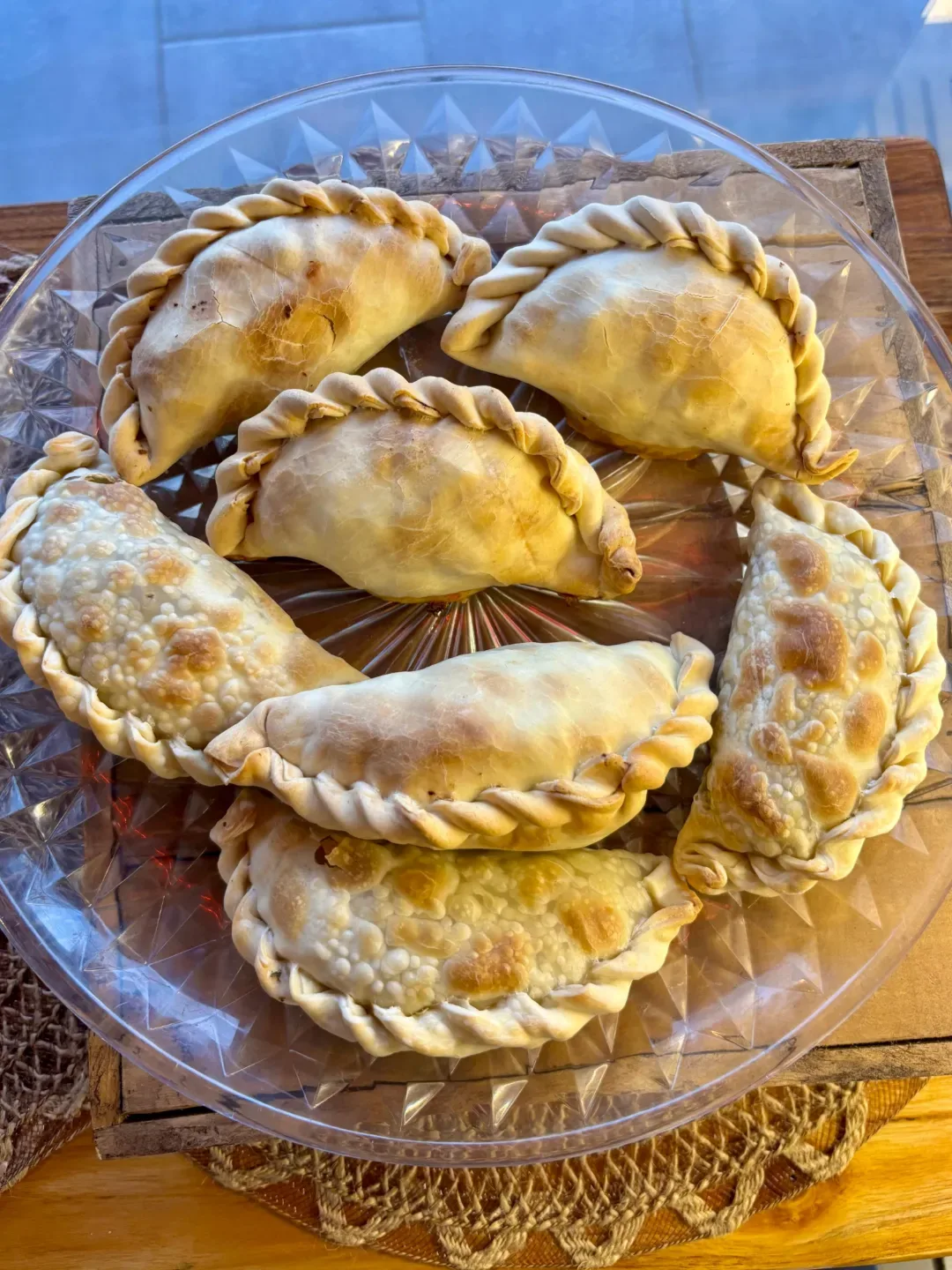  Empanada Argentina (Pollo o Carne)