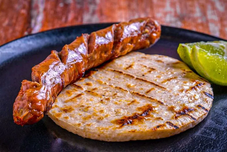 Chorizo con arepa